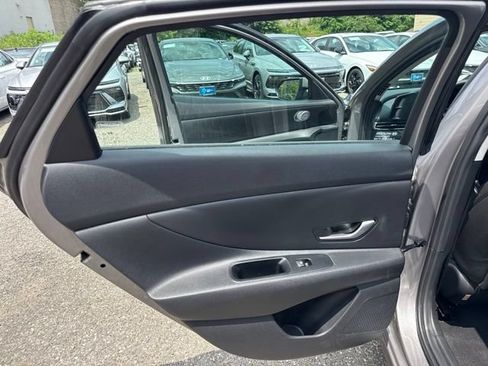 Used 2023 Hyundai Elantra SEL FWD image 29