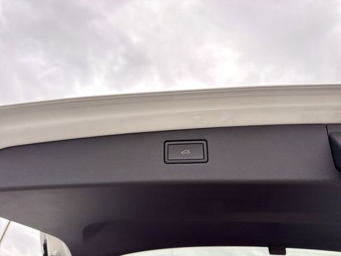 New 2026 Volkswagen Tiguan SE image 15