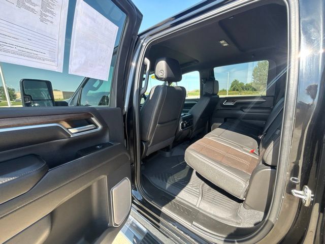 Used 2024 Chevrolet Silverado 2500 High Country w/ Technology Package AWD/4WD image 21