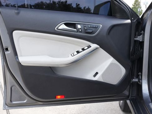 Used 2016 Mercedes-Benz GLA 250 image 16