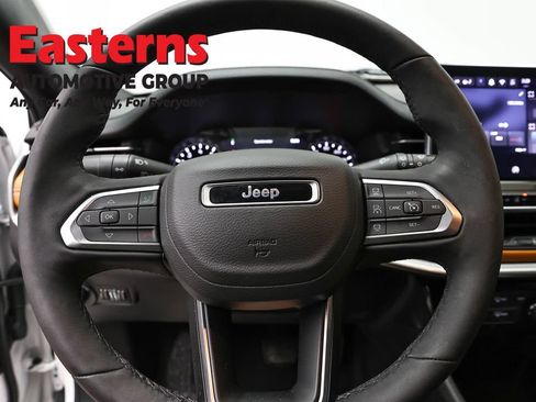 Used 2025 Jeep Compass Limited AWD/4WD image 10
