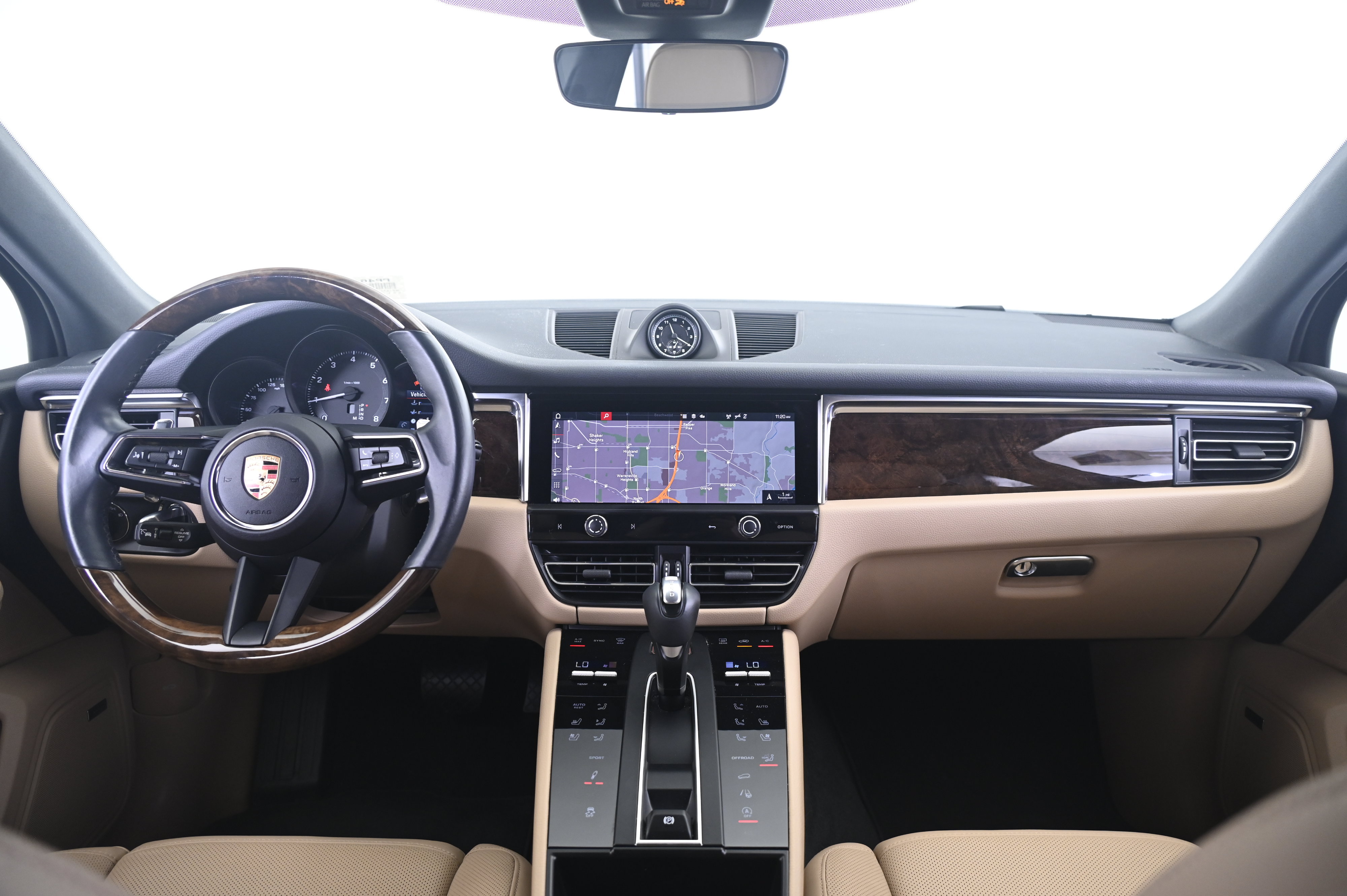 Certified 2024 Porsche Macan AWD/4WD image 30