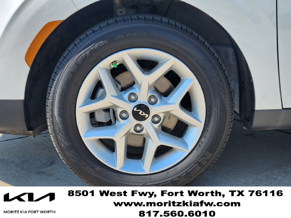 Used 2025 Kia Soul LX w/ LX Technology Package FWD image 18