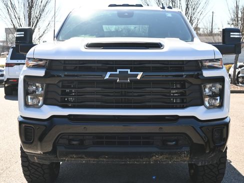 Used 2026 Chevrolet Silverado 2500 Custom w/ Custom Value Package image 5