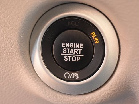 Used 2024 Chrysler Pacifica Touring-L FWD image 29