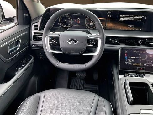 New 2026 INFINITI QX80 Luxe image 5