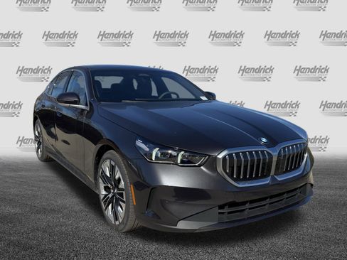 New 2026 BMW 530i xDrive w/ Premium Package image 2