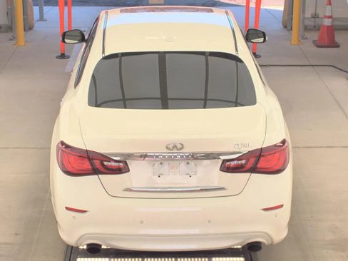 Used 2017 INFINITI Q70 L 3.7 image 6