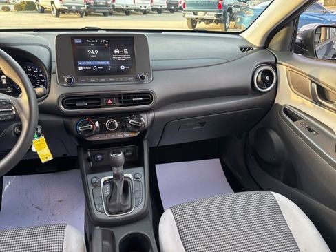 Used 2022 Hyundai Kona SE image 11