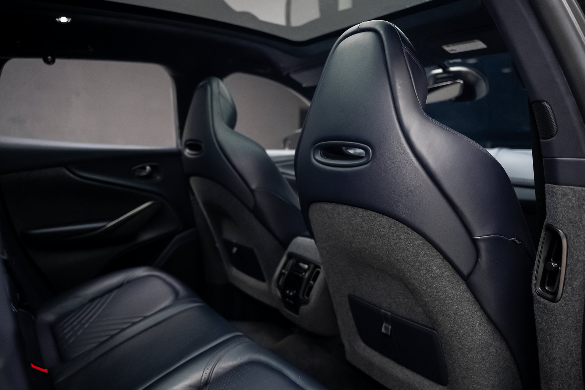 Used 2021 Aston Martin DBX AWD/4WD image 67