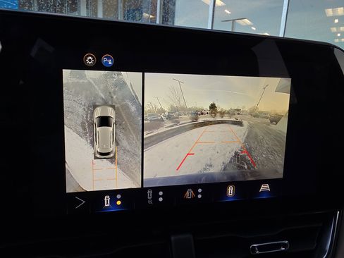 Used 2025 Chevrolet Equinox ACTIV w/ Safety and Technology Package image 27