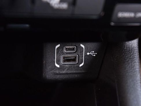 Used 2025 Jeep Compass Latitude image 17