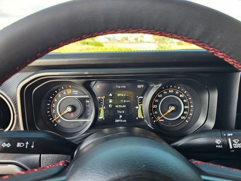 Used 2024 Jeep Gladiator Rubicon w/ Technology Group AWD/4WD image 51