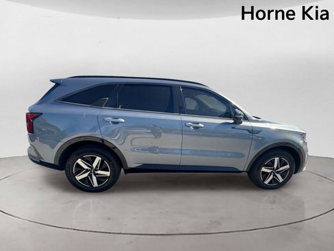 Used 2023 Kia Sorento S FWD image 3