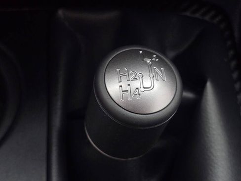 Used 2018 Toyota 4Runner TRD Off-Road Premium AWD/4WD image 39