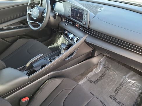 Used 2025 Hyundai Elantra Sport image 28