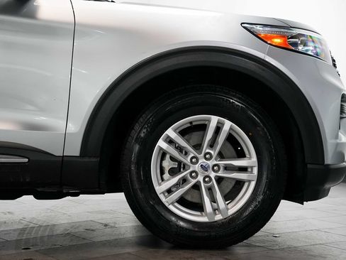 Used 2023 Ford Explorer XLT RWD image 9