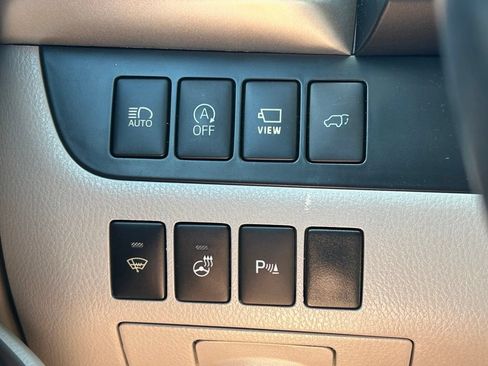 Used 2018 Toyota Highlander Limited Platinum FWD image 31