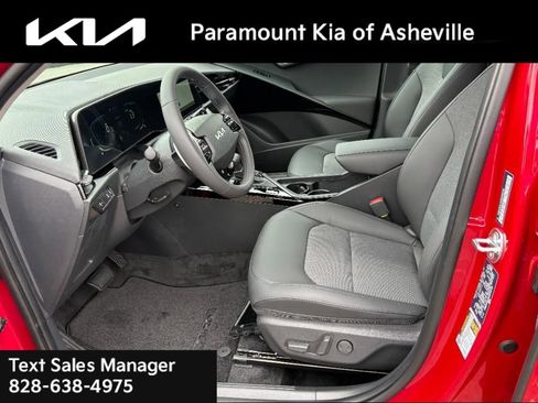 New 2025 Kia Niro EX image 17