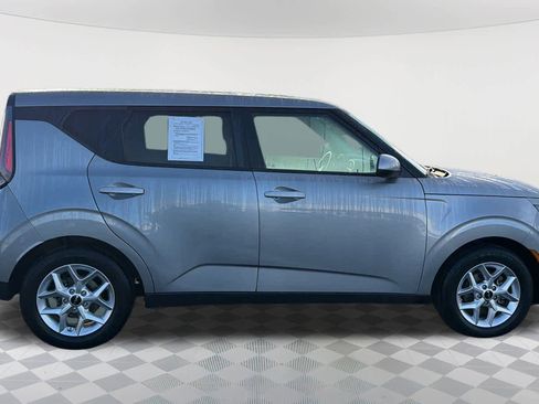 Used 2023 Kia Soul LX w/ LX Technology Package image 4