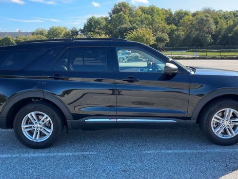 Used 2022 Ford Explorer XLT w/ Equipment Group 202A image 10