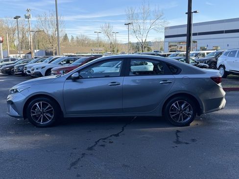 Used 2022 Kia Forte LXS image 10