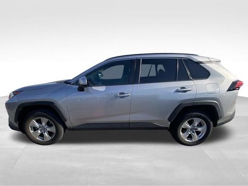 Used 2020 Toyota RAV4 XLE FWD image 3