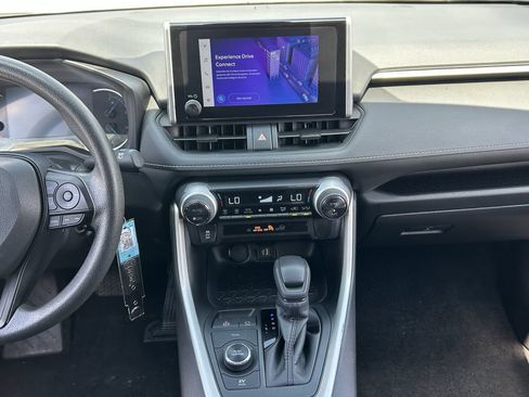 Used 2025 Toyota RAV4 LE AWD/4WD image 17