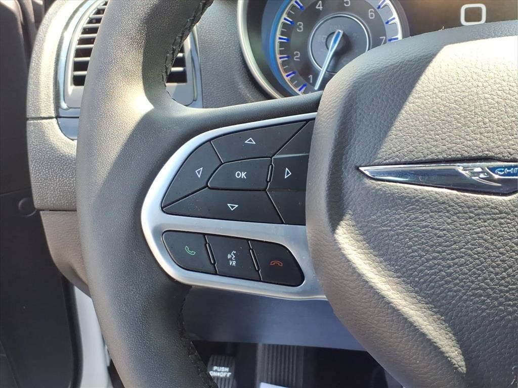 Used 2023 Chrysler 300 Touring w/ Sport Appearance Package RWD image 10