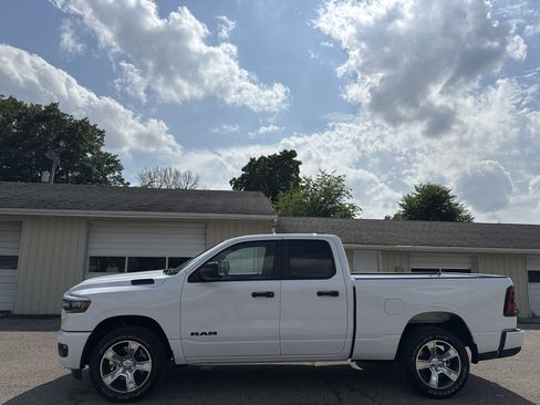 New 2026 RAM 1500 Express AWD/4WD image 7