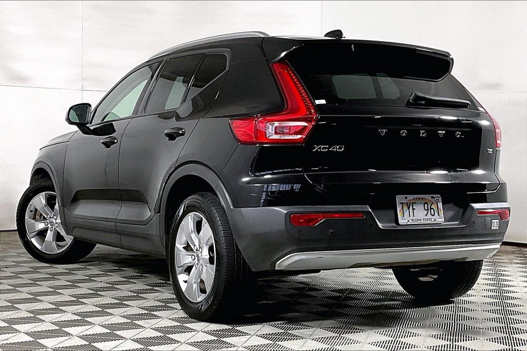 Used 2020 Volvo XC40 T4 Momentum FWD image 13