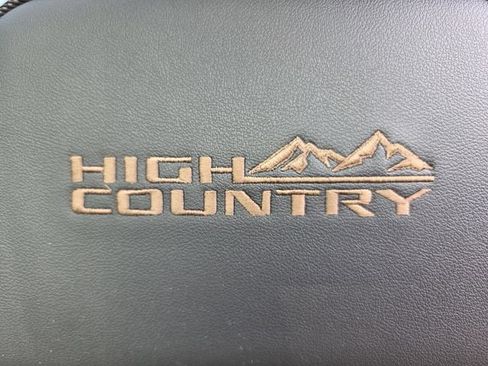 Certified 2025 Chevrolet Suburban High Country AWD/4WD image 22