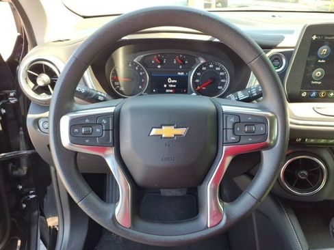 Used 2025 Chevrolet Blazer LT FWD image 19