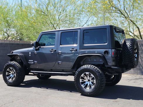 Used 2018 Jeep Wrangler Unlimited Sport w/ Connectivity Group AWD/4WD image 6