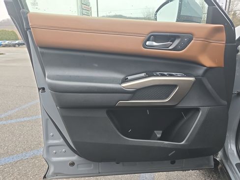 Used 2023 Nissan Pathfinder Platinum image 17