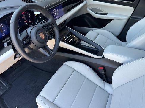 Used 2026 Porsche Macan 4 Electric AWD/4WD image 4