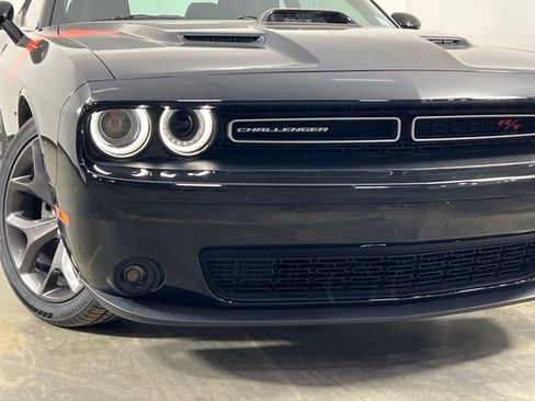 Used 2017 Dodge Challenger R/T image 42