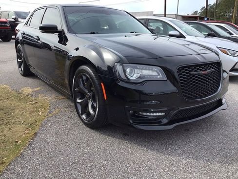 Used 2023 Chrysler 300 Touring L w/ Comfort Group image 5