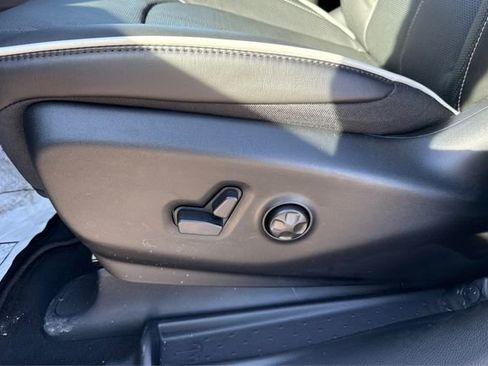 New 2026 Chrysler Pacifica Limited w/ Uconnect Theater Family Group image 18