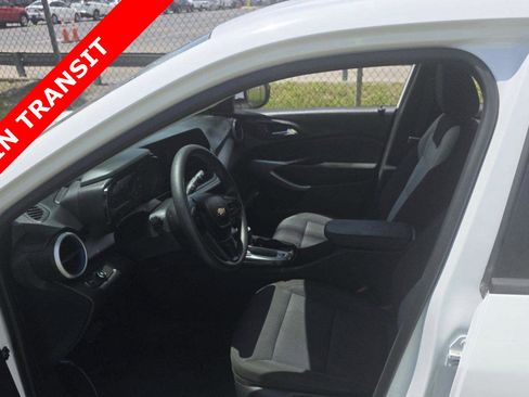 Used 2024 Chevrolet Trax LS w/ LS Convenience Package image 6