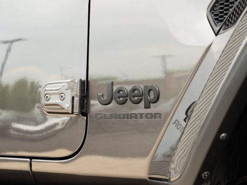 Used 2022 Jeep Gladiator Sport AWD/4WD image 33
