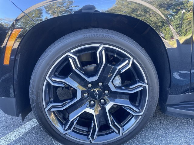 Certified 2025 Chevrolet Suburban RST w/ Advanced Technology Package AWD/4WD image 10