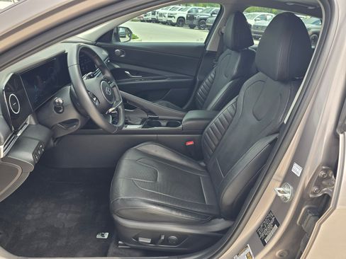 Used 2023 Hyundai Elantra Limited FWD image 11