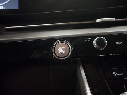 Certified 2024 Kia Carnival SX image 32