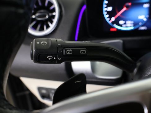 Used 2022 Mercedes-Benz EQB 300 4MATIC image 27