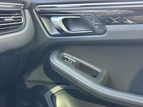 Used 2021 Porsche Macan w/ Driver Memory Package image 28