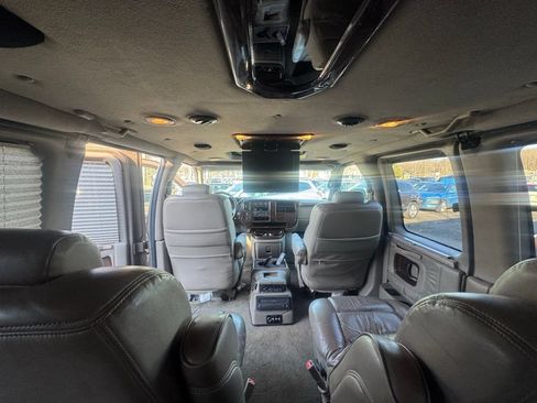 Used 2004 Chevrolet Express 1500 RWD image 19