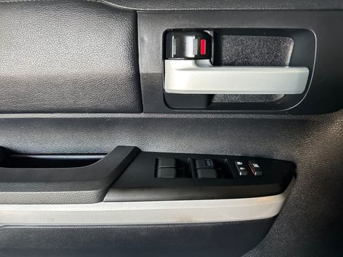 Used 2018 Toyota Tundra SR5 AWD/4WD image 12