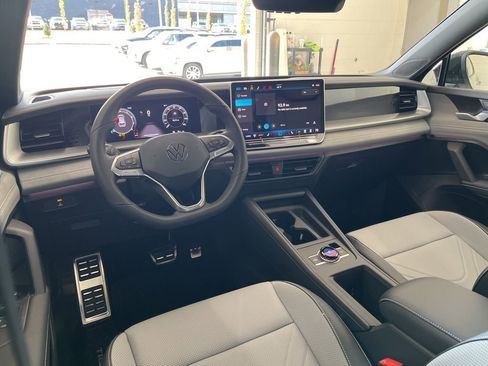 New 2026 Volkswagen Tiguan SE R-Line AWD/4WD image 11