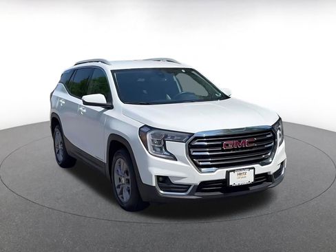 Used 2024 GMC Terrain SLT AWD/4WD image 3